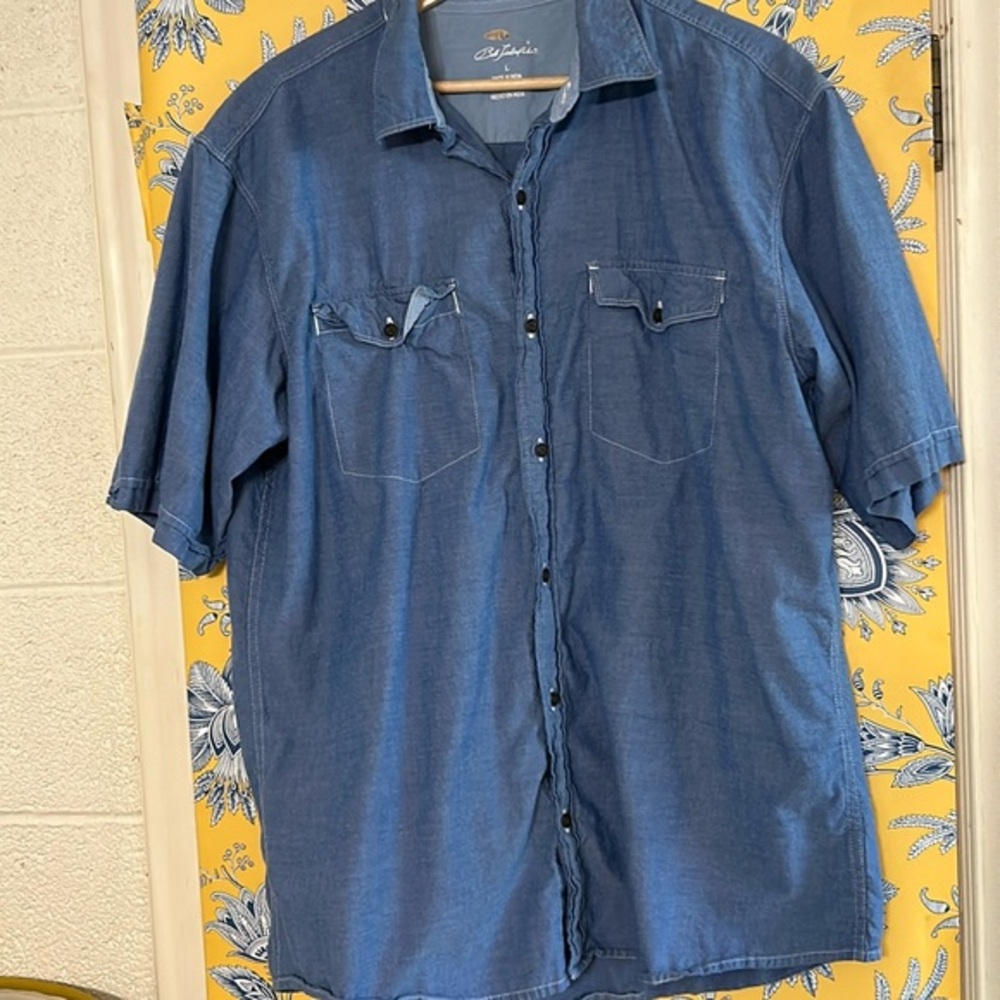 BOB TIMBERLAKE L lightweight two front pocket button down short sleeve shirt